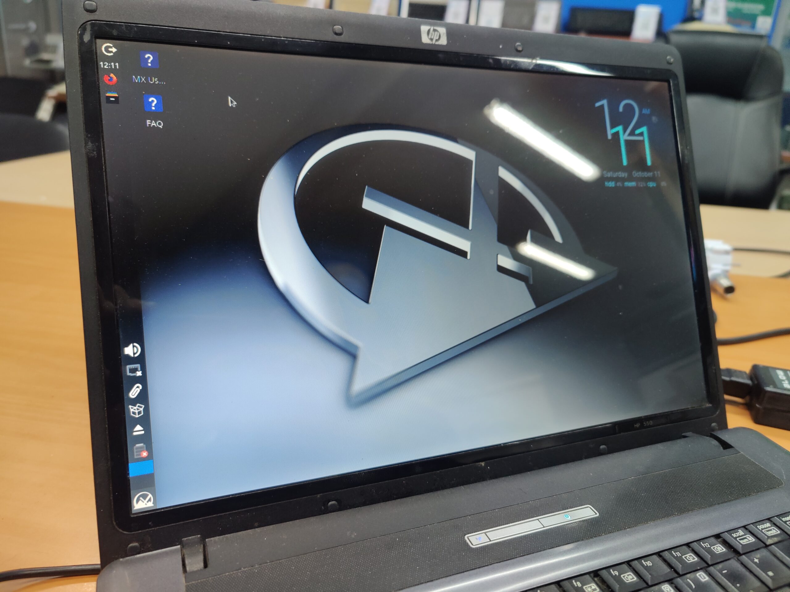 Εγκατάσταση MX Linux 23 Liberto σε laptop HP 550 στο εργαστήριο του Συλλόγου Τεχνολογίας Θράκης